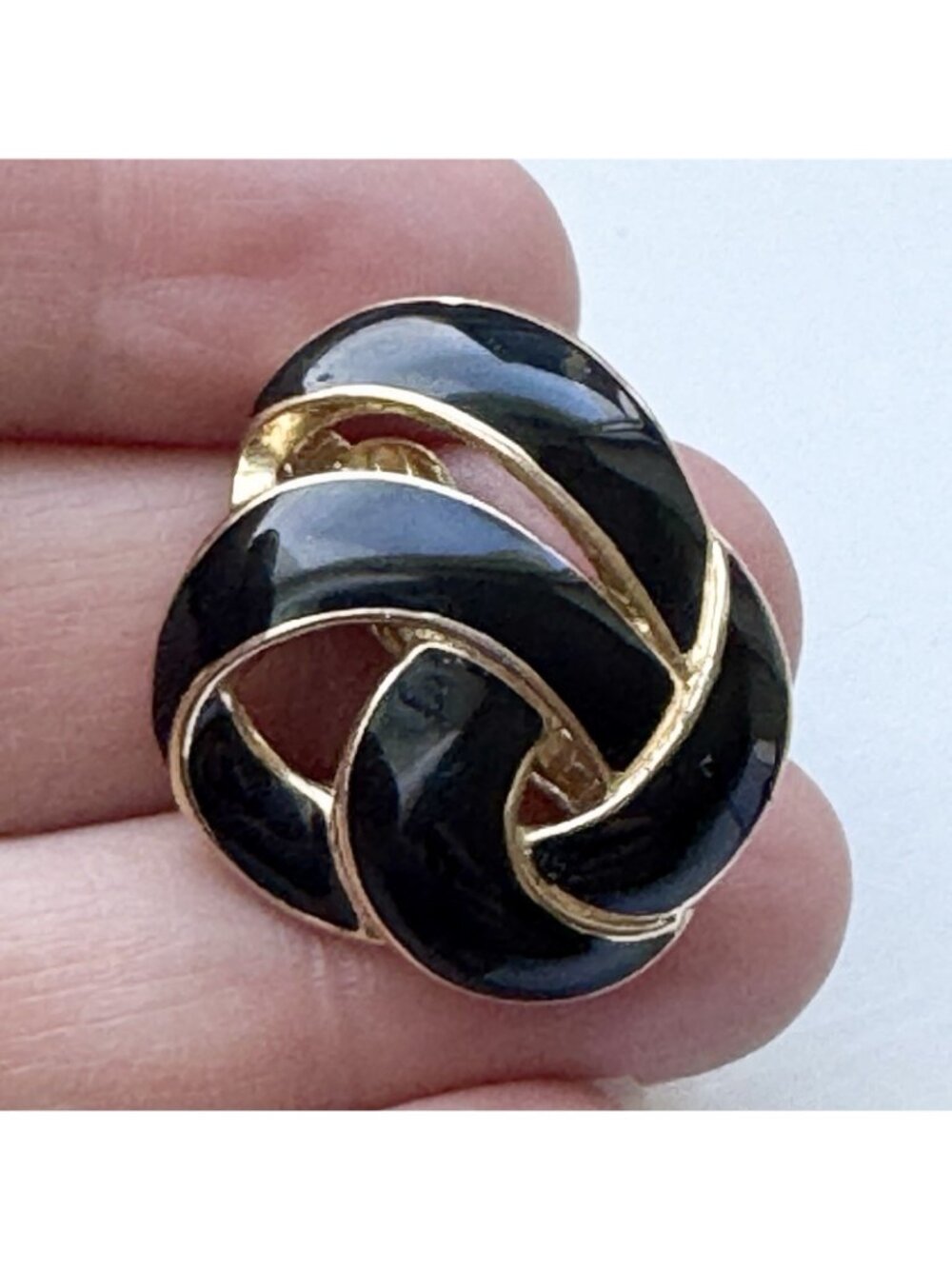Vintage Trifari Earrings Black Enamel Gold Twist Knot Clip-On Signed Very Nice! - Picture 3 of 11